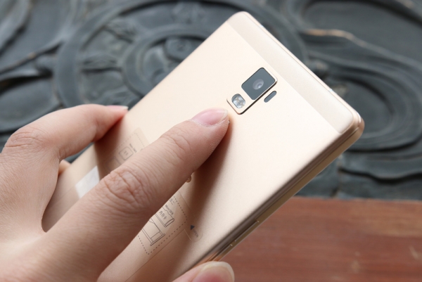  OPPO R7 Plus
