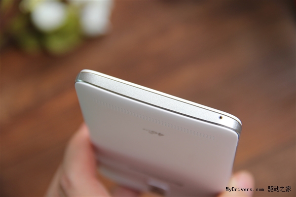 狙击魅蓝2？598元联想5寸新机A8畅玩版图赏