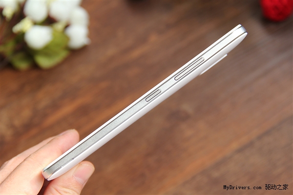 狙击魅蓝2？598元联想5寸新机A8畅玩版图赏