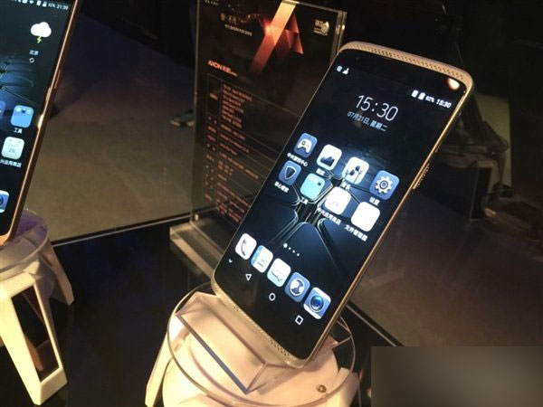 高端大气上档次！中兴新旗舰真机图赏