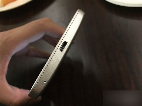 高端大气上档次！中兴新旗舰真机图赏