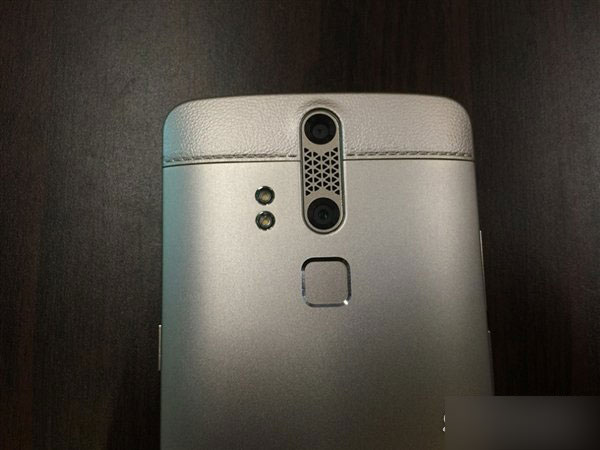 高端大气上档次！中兴新旗舰真机图赏