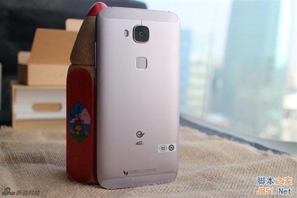 华为麦芒4真机图赏：金属机身颜值挺不错