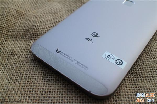 华为麦芒4真机图赏：金属机身颜值挺不错