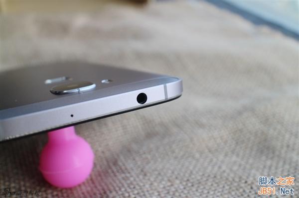 华为麦芒4真机图赏：金属机身颜值挺不错