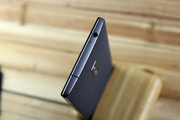 国产旗舰对决 荣耀7和一加2对比对比评测