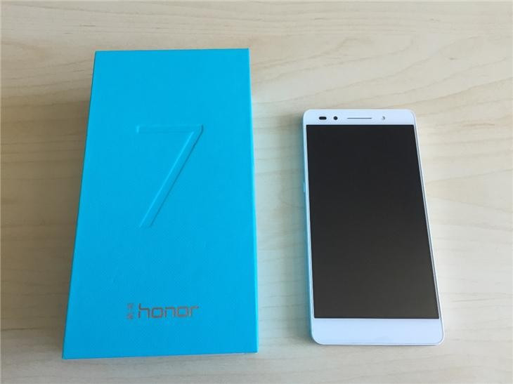 国产旗舰对决 荣耀7和一加2对比对比评测