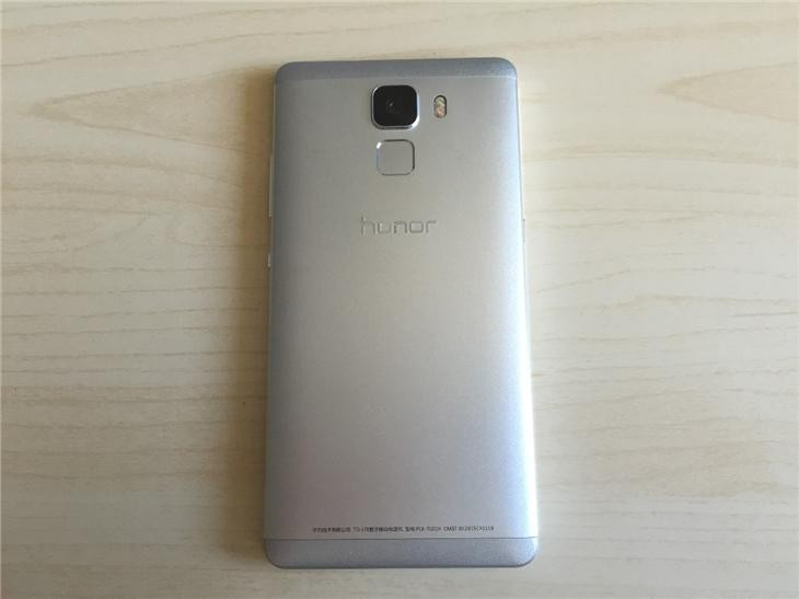 国产旗舰对决 荣耀7和一加2对比对比评测