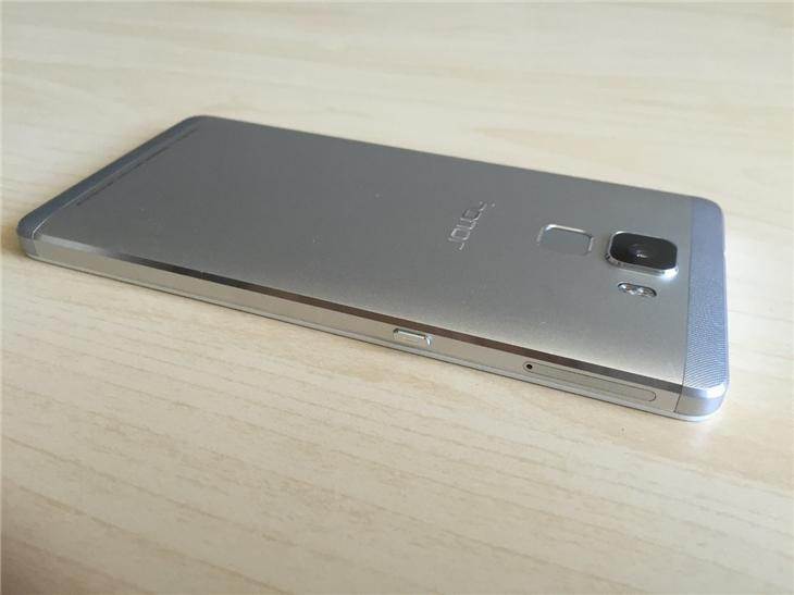 国产旗舰对决 荣耀7和一加2对比对比评测