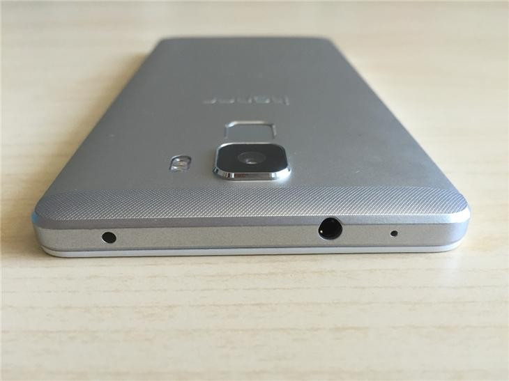 国产旗舰对决 荣耀7和一加2对比对比评测