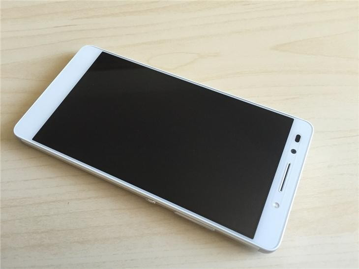 国产旗舰对决 荣耀7和一加2对比对比评测