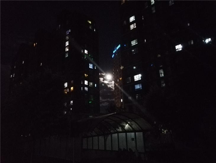 国产旗舰对决 荣耀7和一加2对比对比评测