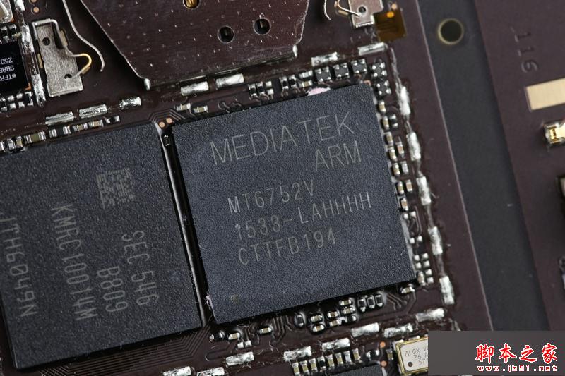 X6Plus的“大脑”，MTK的MT6752，八核Cortex-A53 1.7GHz，是一款64位的SoC，28nm HPM工艺制造，搭配Mali-T760MP2的图形处理器。另外在SoC下还封装着4G的内存芯片。