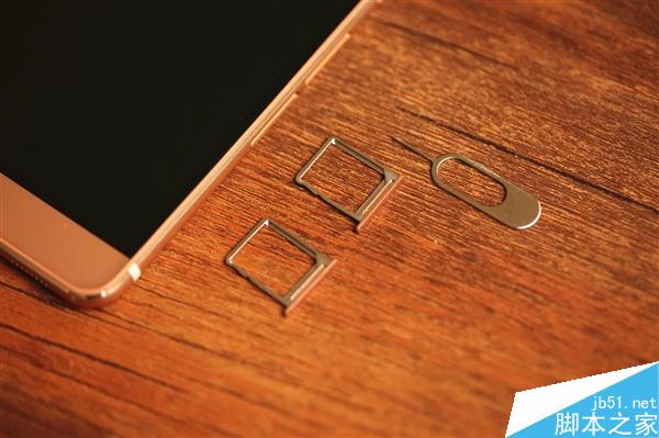 蓝魔R9开箱图赏：同时登两个微信、QQ