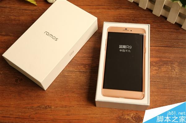 蓝魔R9开箱图赏：同时登两个微信、QQ