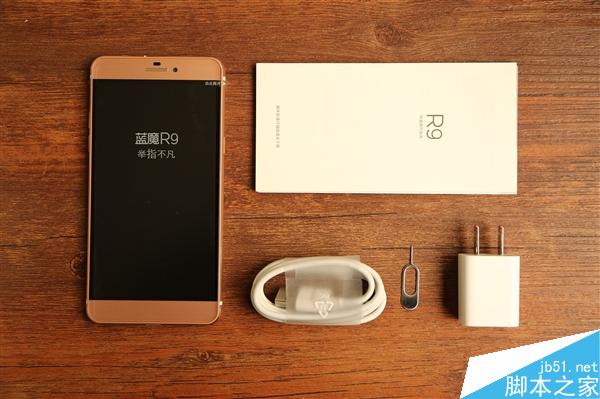 蓝魔R9开箱图赏：同时登两个微信、QQ