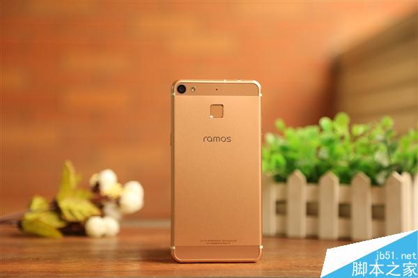 蓝魔R9开箱图赏：同时登两个微信、QQ