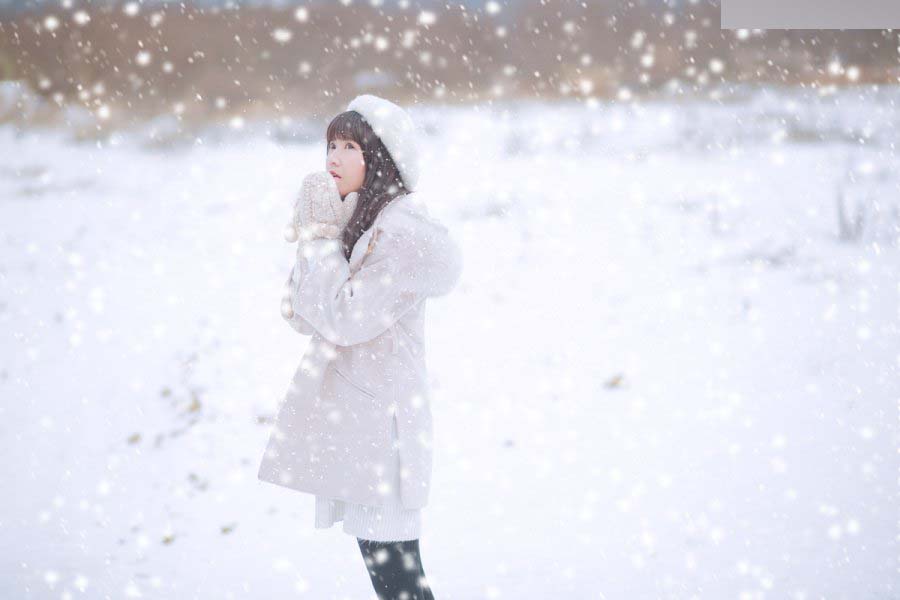 Photoshop给外景人像添加纯白梦幻的雪景效果”