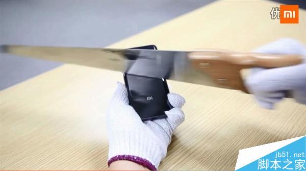 小米5陶瓷后壳有多硬？暴虐视频让人吃惊