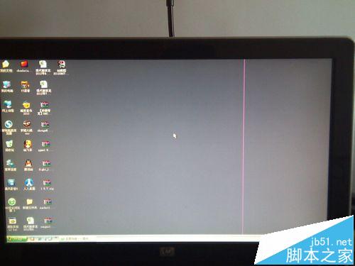 电脑显示器屏幕中间有一条白线该怎么解决?”