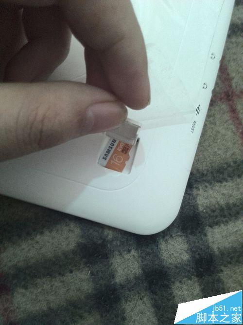 紫光电子（mz68）平板怎么安装SD卡