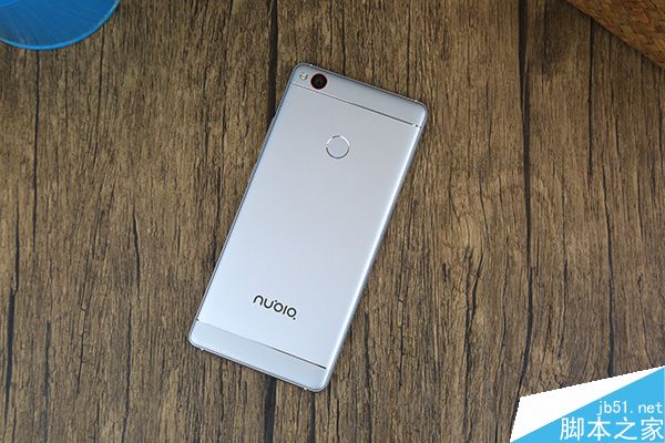 nubia Z11开箱体验视频 无边框究竟是啥样？