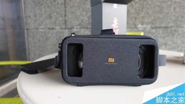 小米VR眼镜玩具版上手体验:只是个玩具”