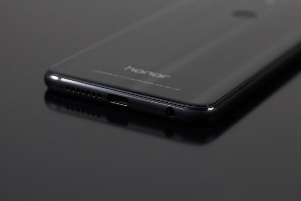 荣耀8幻夜黑好看吗？荣耀8幻夜黑图赏