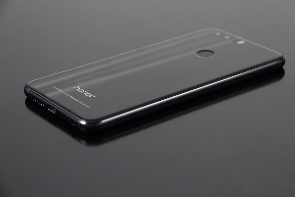 低调沉稳大气 荣耀8幻夜黑真机组图