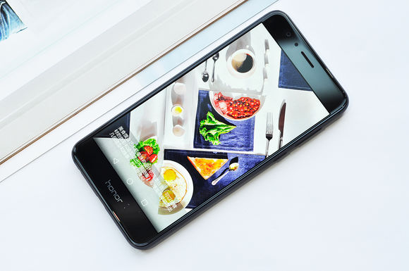 荣耀8幻夜黑好看吗？荣耀8幻夜黑图赏