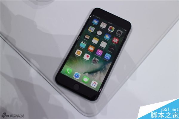 iPhone 7现场真机图赏：亮光黑、黑色你更爱谁？