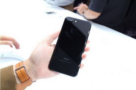 iphone7亮黑色好还是磨砂黑好 iphone7亮黑色和磨砂黑对比区别
