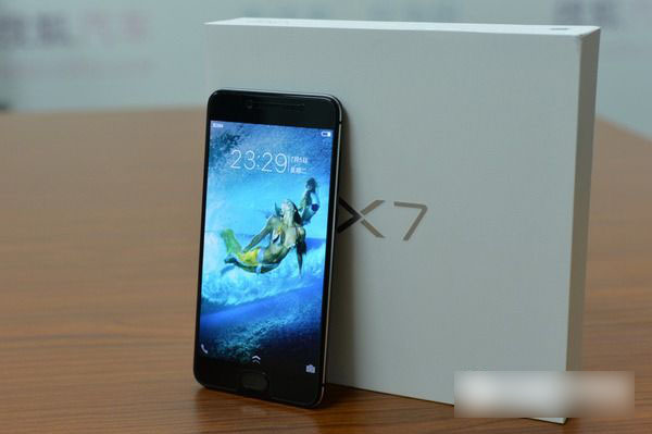 特别晶莹的质感 vivo X7曜石黑开箱图赏