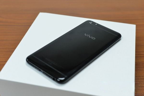 特别晶莹的质感 vivo X7曜石黑开箱图赏