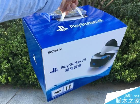 售价3699元 索尼PS VR国行精品套装抢先开箱直播视频”