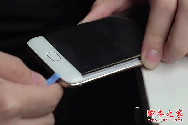 vivo Xplay6后盖怎么打开？vivo Xplay6拆解后盖更换电池图文教程(含vivo Xplay6拆机视频)