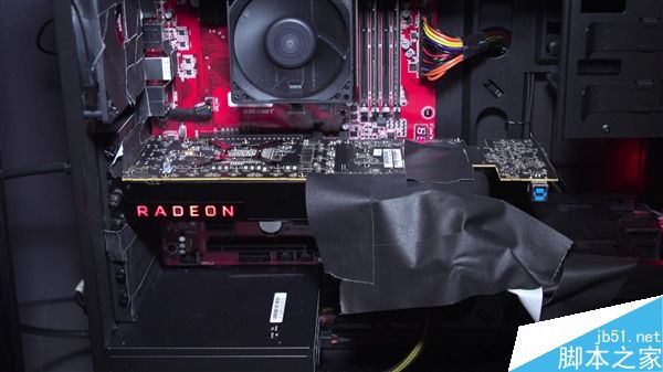 AMD自曝VEGA显卡完胜GTX 1080上机实拍:双槽设计、风冷”