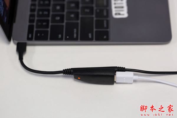 FINsix笔记本电源附带USB-C接口 小巧但缺点也不少