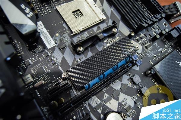 AMD Ryzen+映泰X370主板平台成功点亮！液氮-29度伺候……