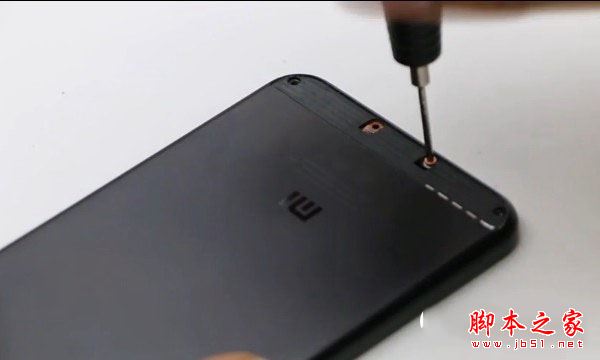 小米5C后盖怎么打开？小米5c拆解更换后盖图文教程