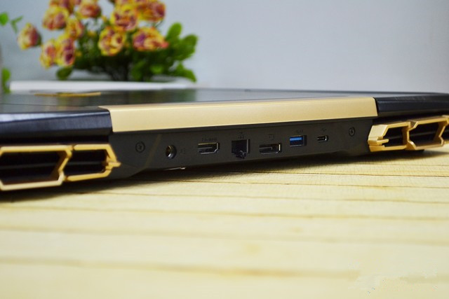 机械键盘！机械革命深海泰坦X7Ti-S评测 