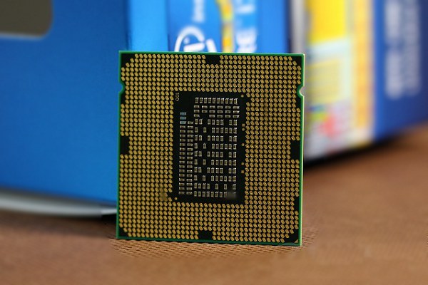 CPU主频和核数哪个更重要？买CPU是选多核还是选高主频？”