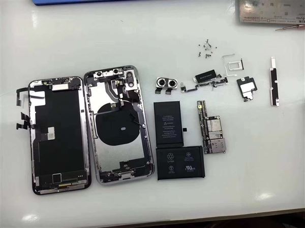 中国奉上iPhone X首拆！首次双电池/主板缩小一半