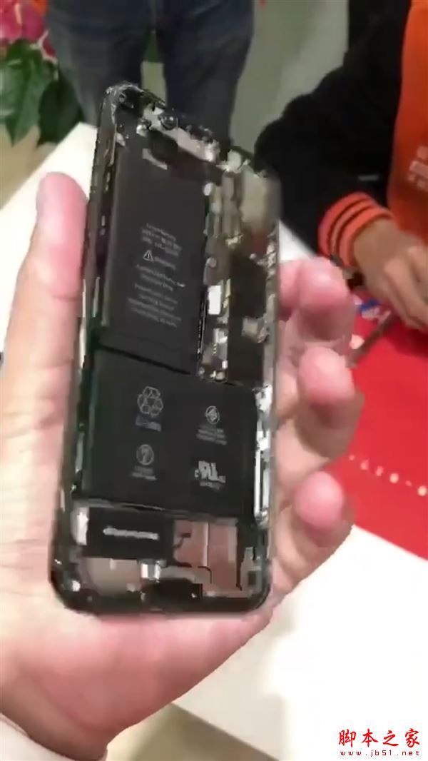 中国奉上iPhone X首拆！首次双电池/主板缩小一半