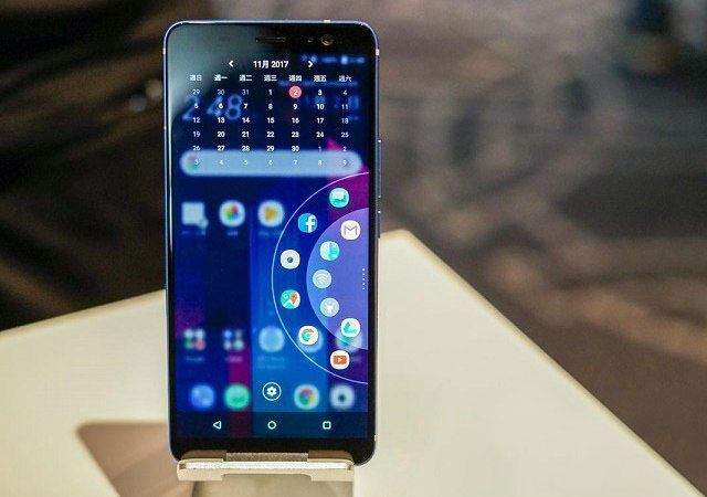 HTC U11+和HTC U11哪个好？HTC U11和HTC U11+外观性能系统拍照对比深度评测