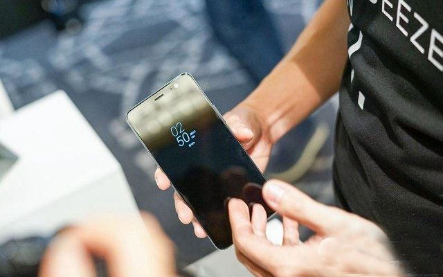 HTC U11+和HTC U11哪个好？HTC U11和HTC U11+外观性能系统拍照对比深度评测