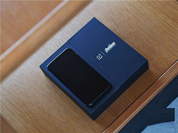 一加6复联版开箱图赏：随处可见的复联元素