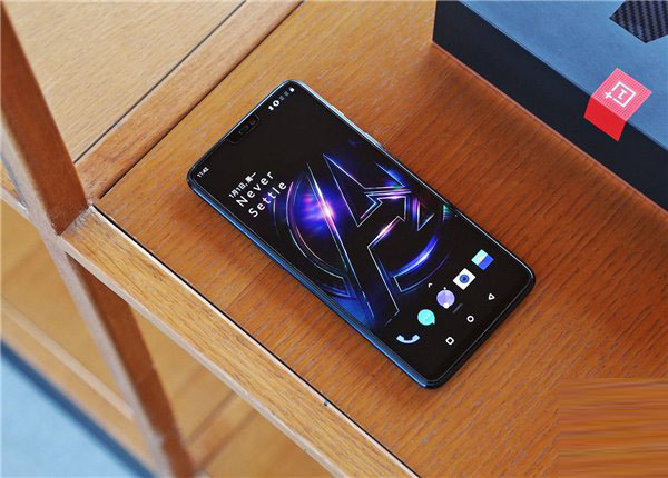 一加6复联版开箱图赏：随处可见的复联元素