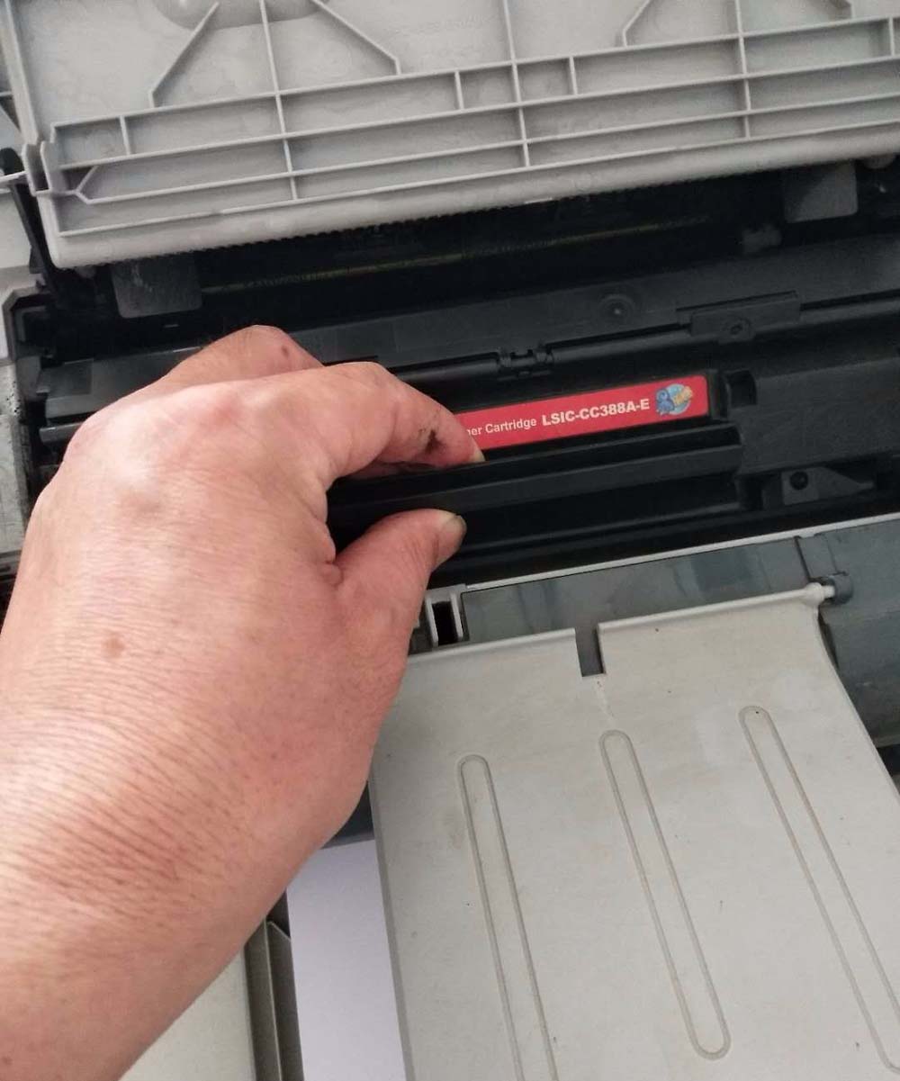 喷墨打印机怎么手动补充碳粉?”