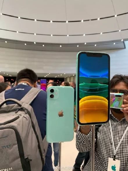 iPhone11哪个颜色最好看？iPhone午夜绿上手实拍